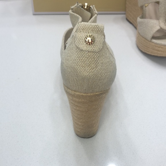 Michael Kors Damita Wedge in natural fabric - size 6 - Picture 4 of 13